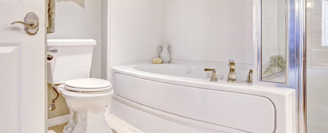 Bathroom with toilet and bathtub